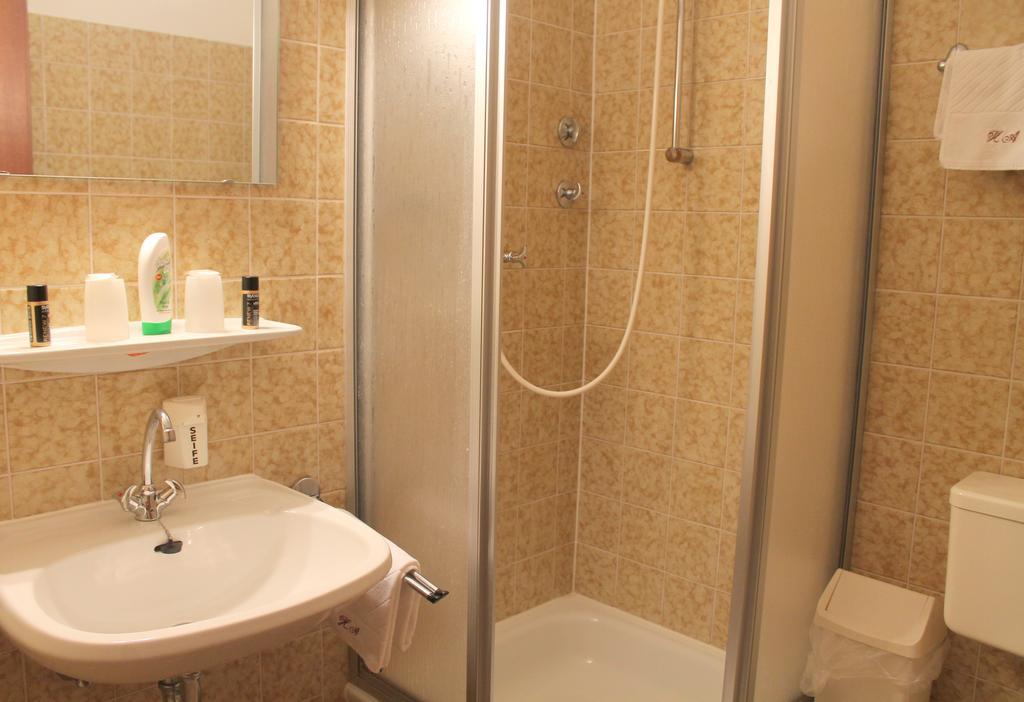 Hotel Adler Düsseldorf Eksteriør bilde